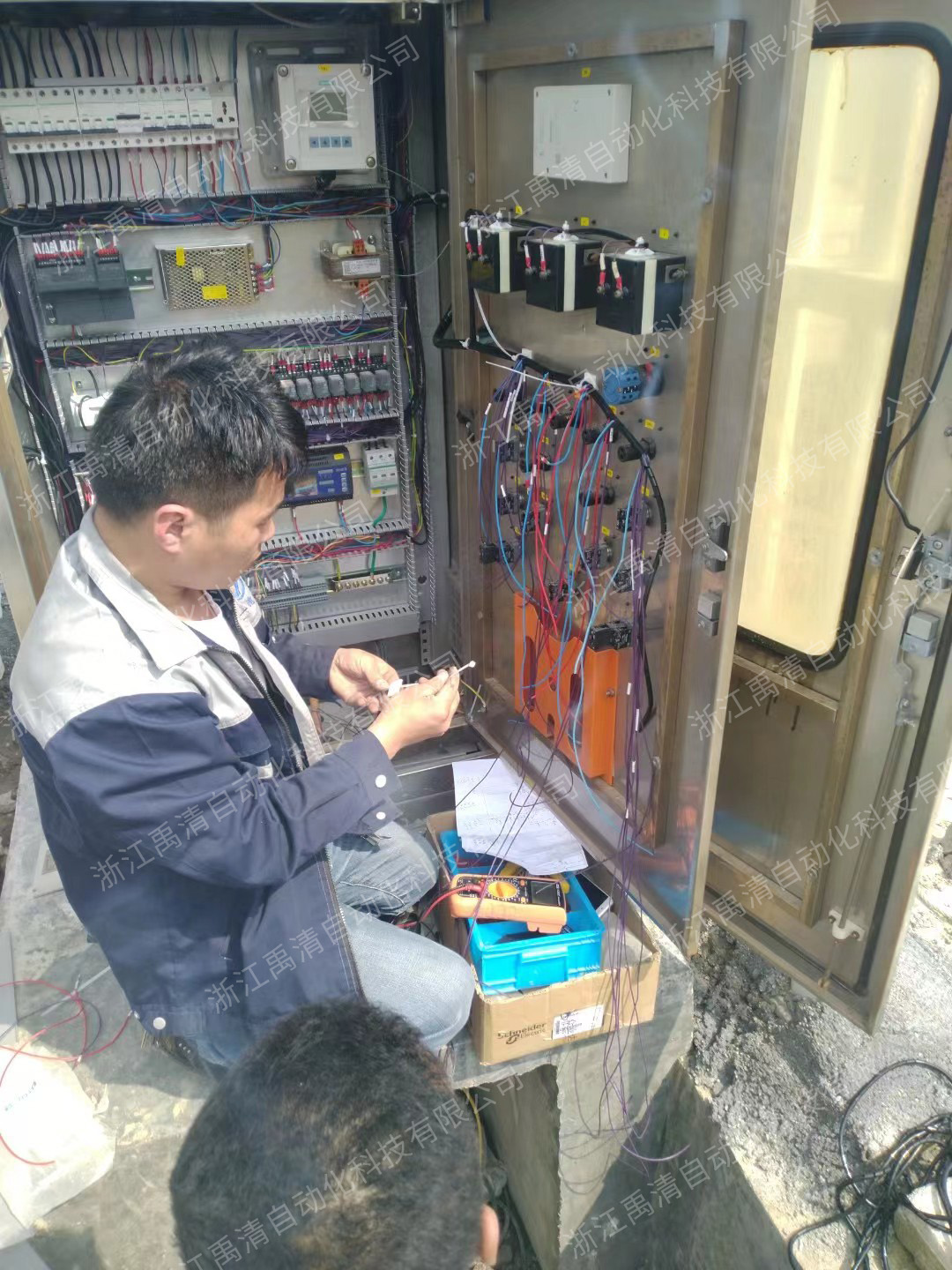 控制柜组成.jpg